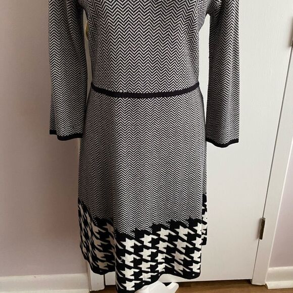 Nine West V-Neck Sweater Dress M | Chevron + Houndstooth | Chic Monochrome Knit - Picture 3 of 9